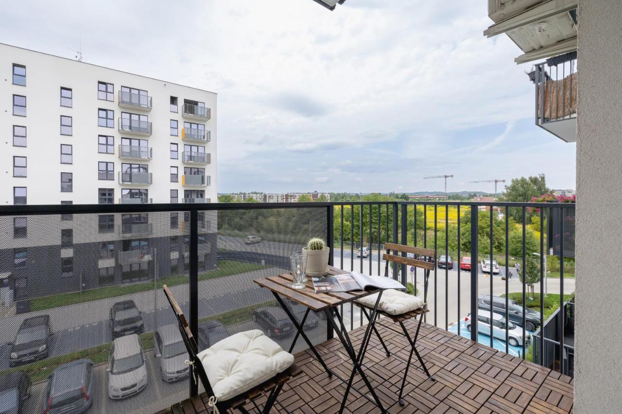 Vetulaniego Apartment With Air Conditioning & Parking By Renters Prestige Krasków Exterior foto